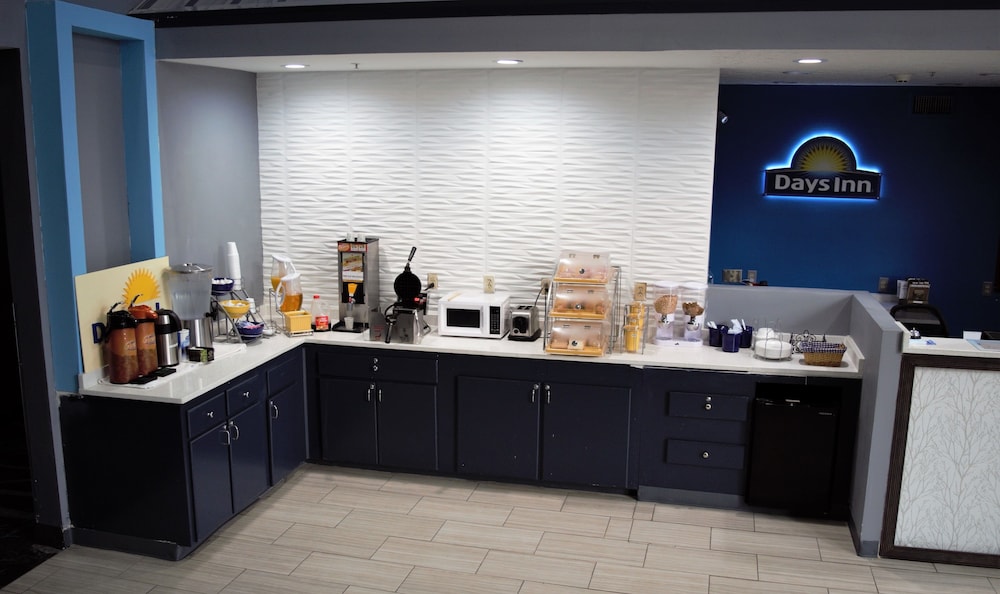 Days Inn by Wyndham Montgomery 24/29