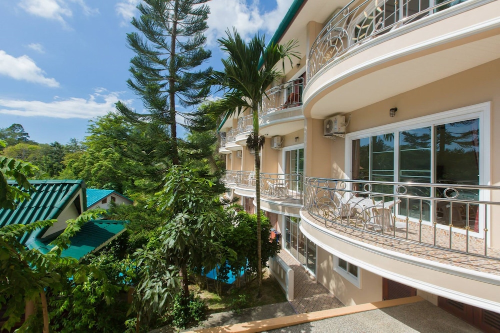 Patong Rai Rom Yen Resort SHA photo2
