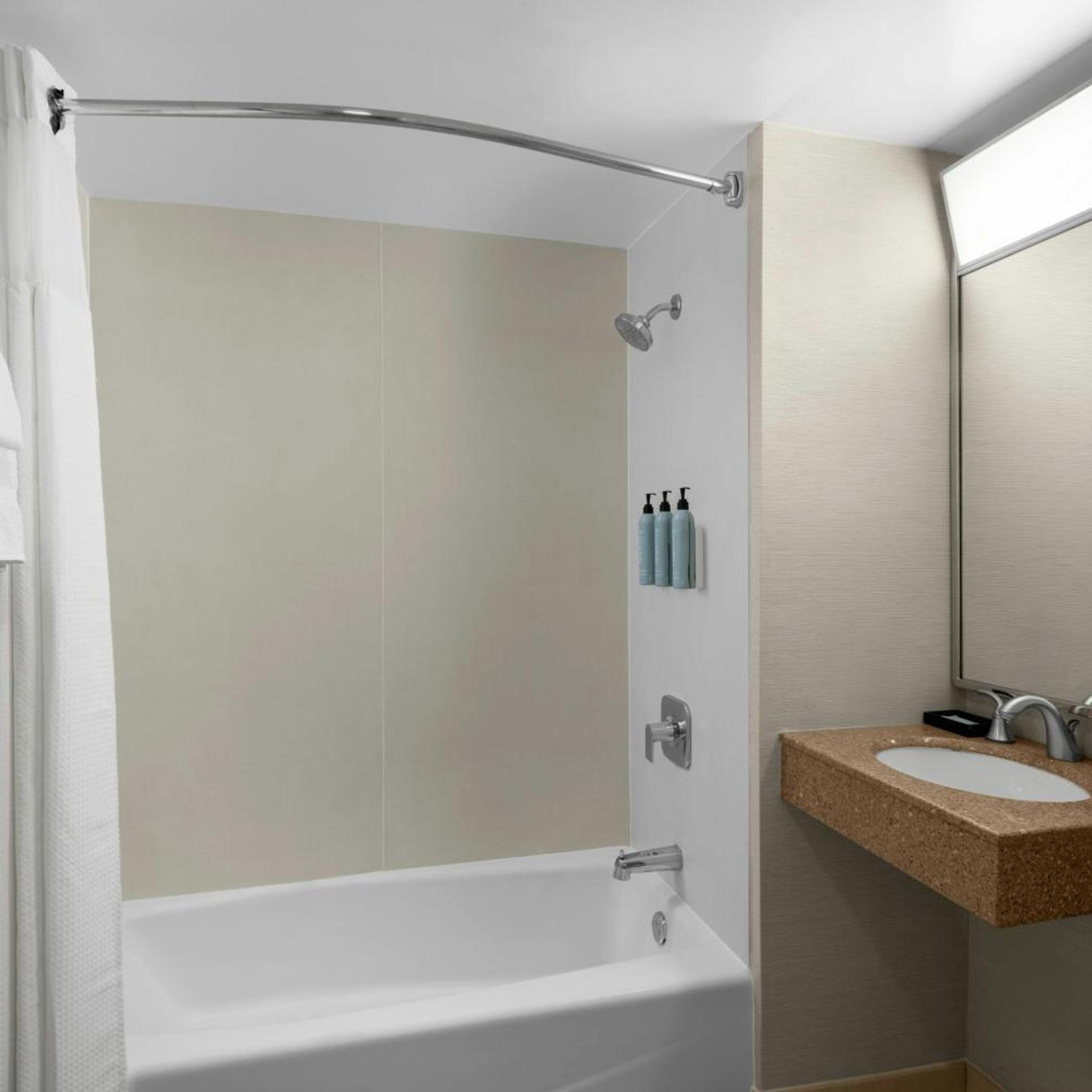 Room, 2 Queen Beds, Balcony, High Floor, Courtyard Fort Lauderdale East Lauderdale By the Sea 4/4