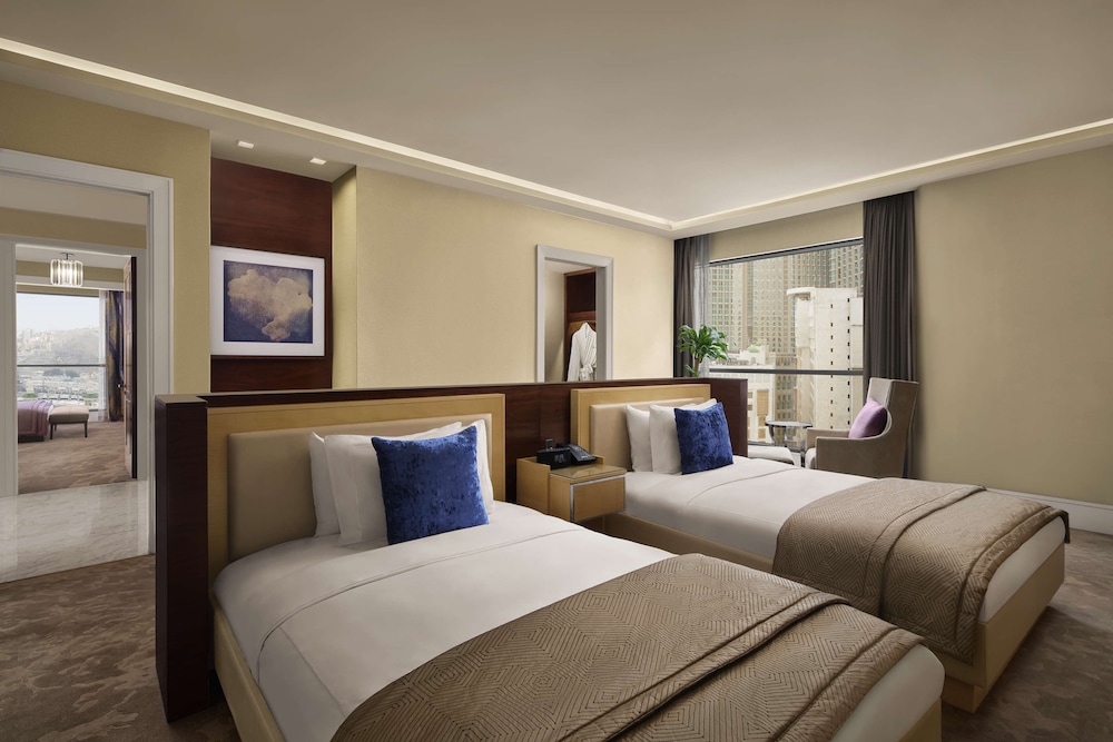 Royal, Suite, King Bed, Partial Kaaba View