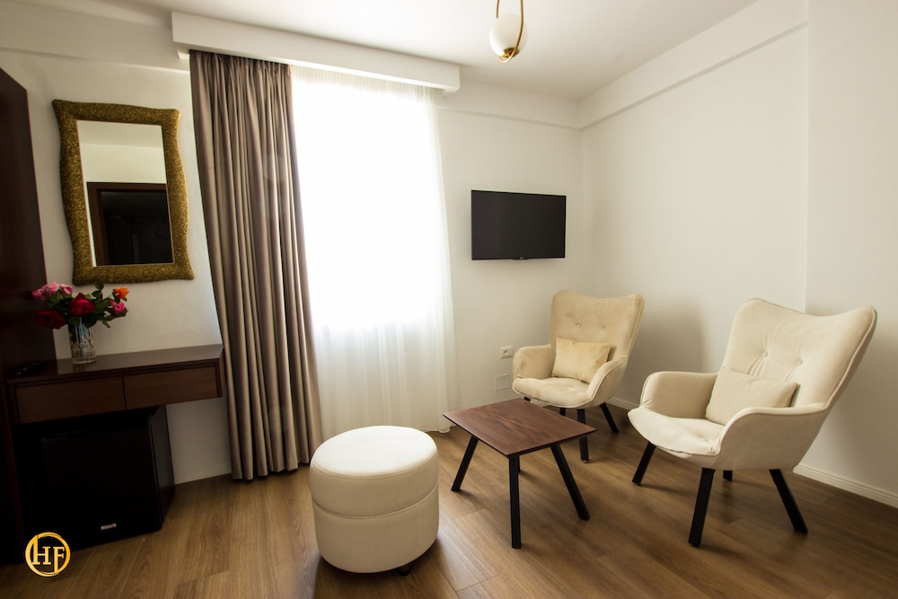 HOTEL FANTASY 17/24