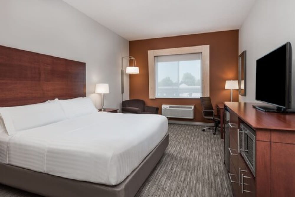 Best Western Plus 1000 Islands Hotel & Suites 4/24