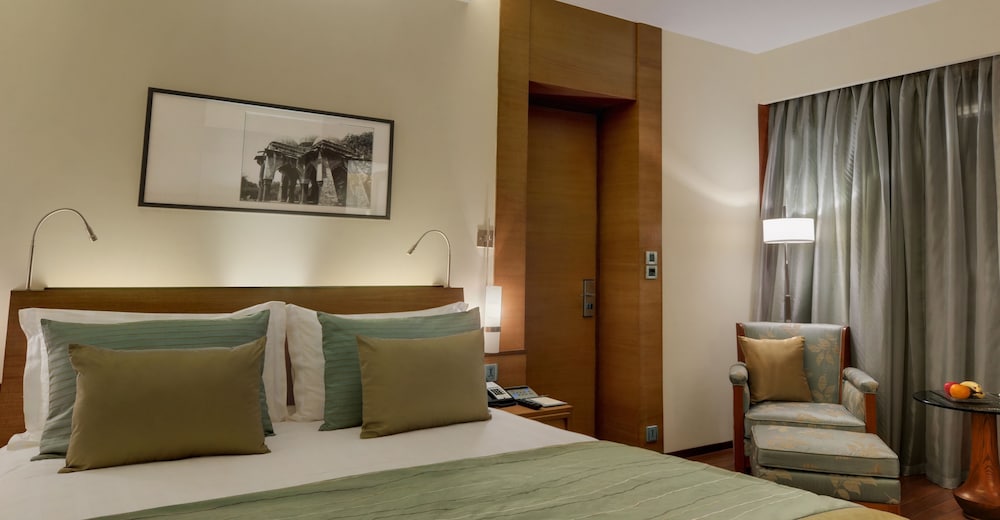 Hyatt Pune 25/70