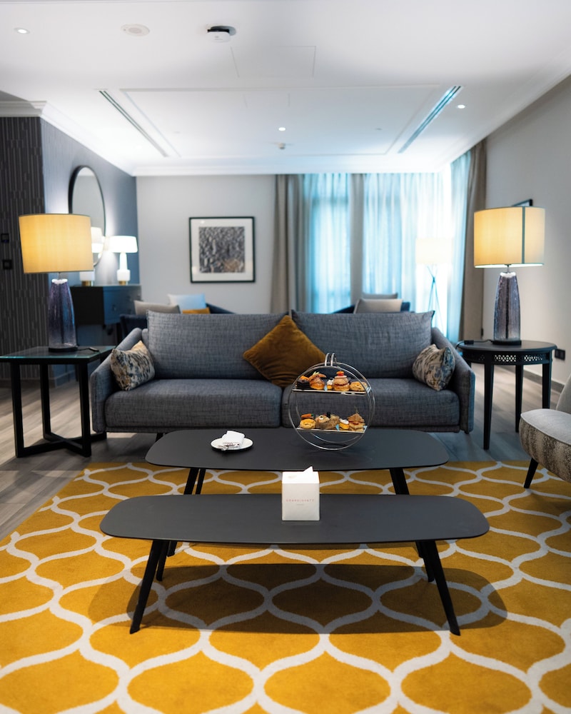 Grand Hyatt 49/76