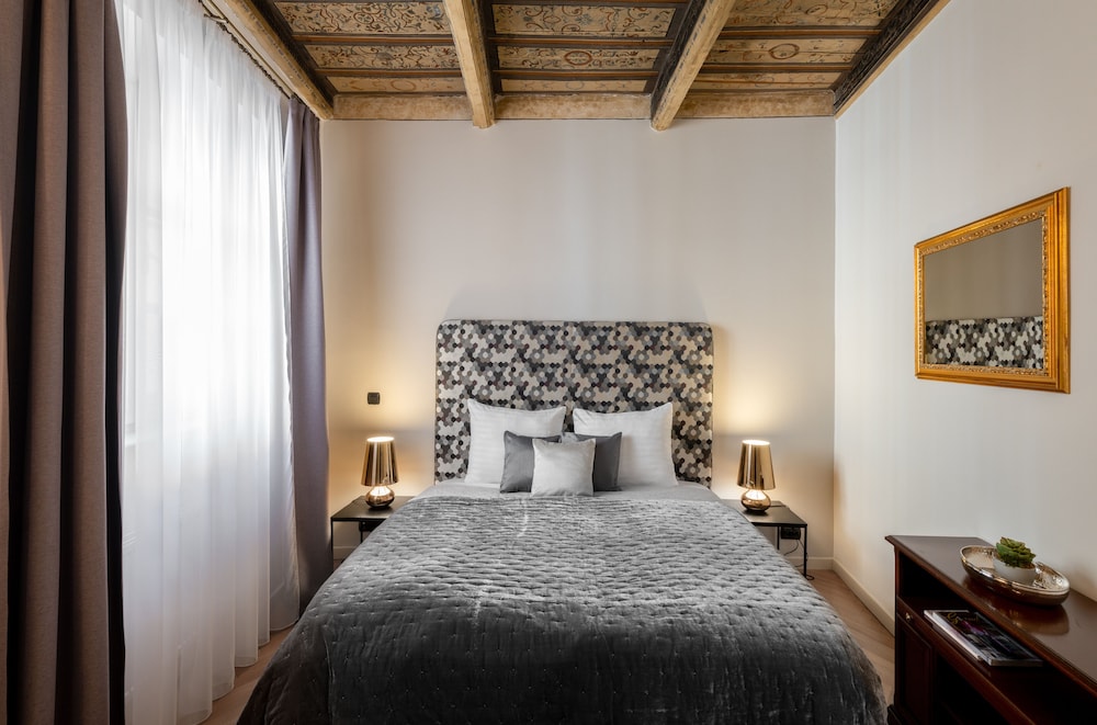 Chateau 9 Apartments by Adrez Living 13/50