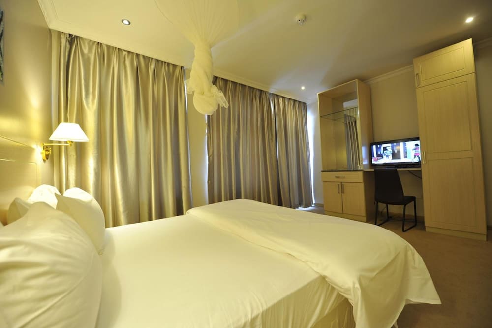 Gloria Hotel 13/35