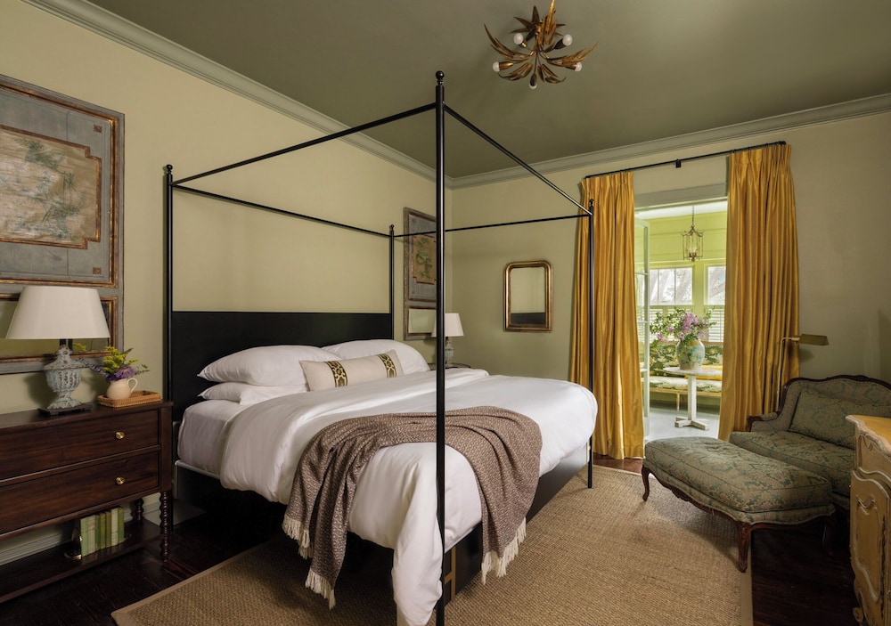 Mia, Suite, King Bed