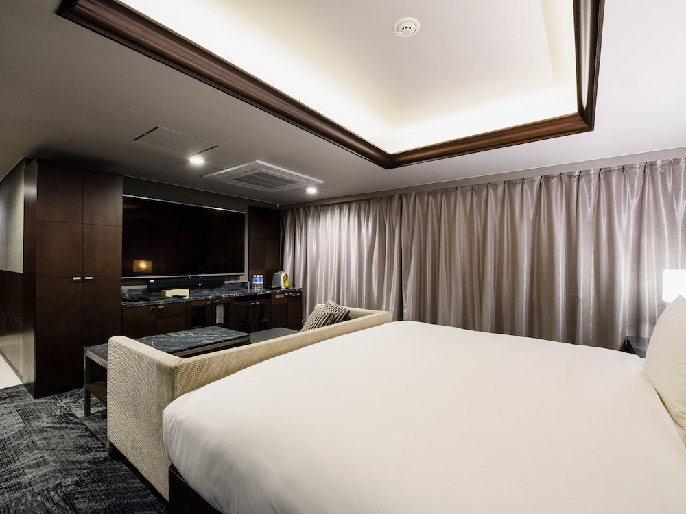 PREMIER, DOUBLE BED, SMOKING
