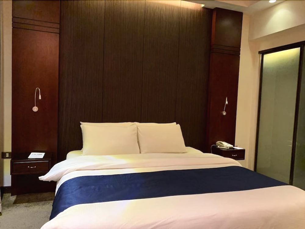 RUM HOTELS - AL WALEED 11/66