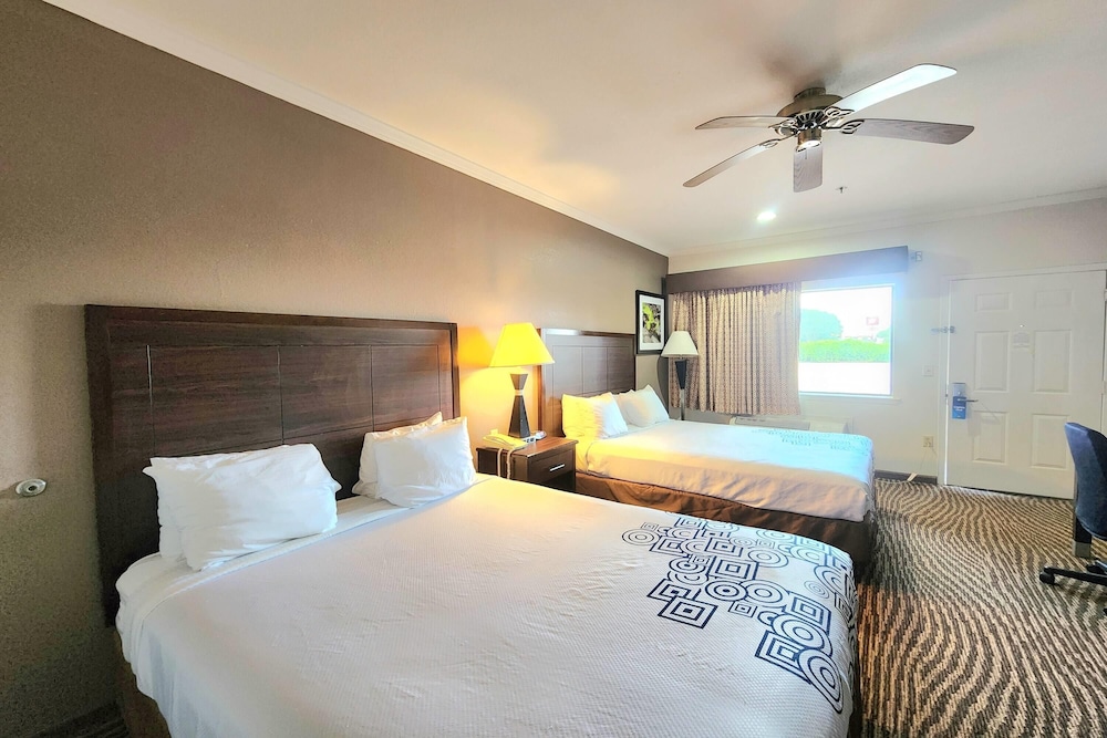 Days Inn by Wyndham Navasota 28/60