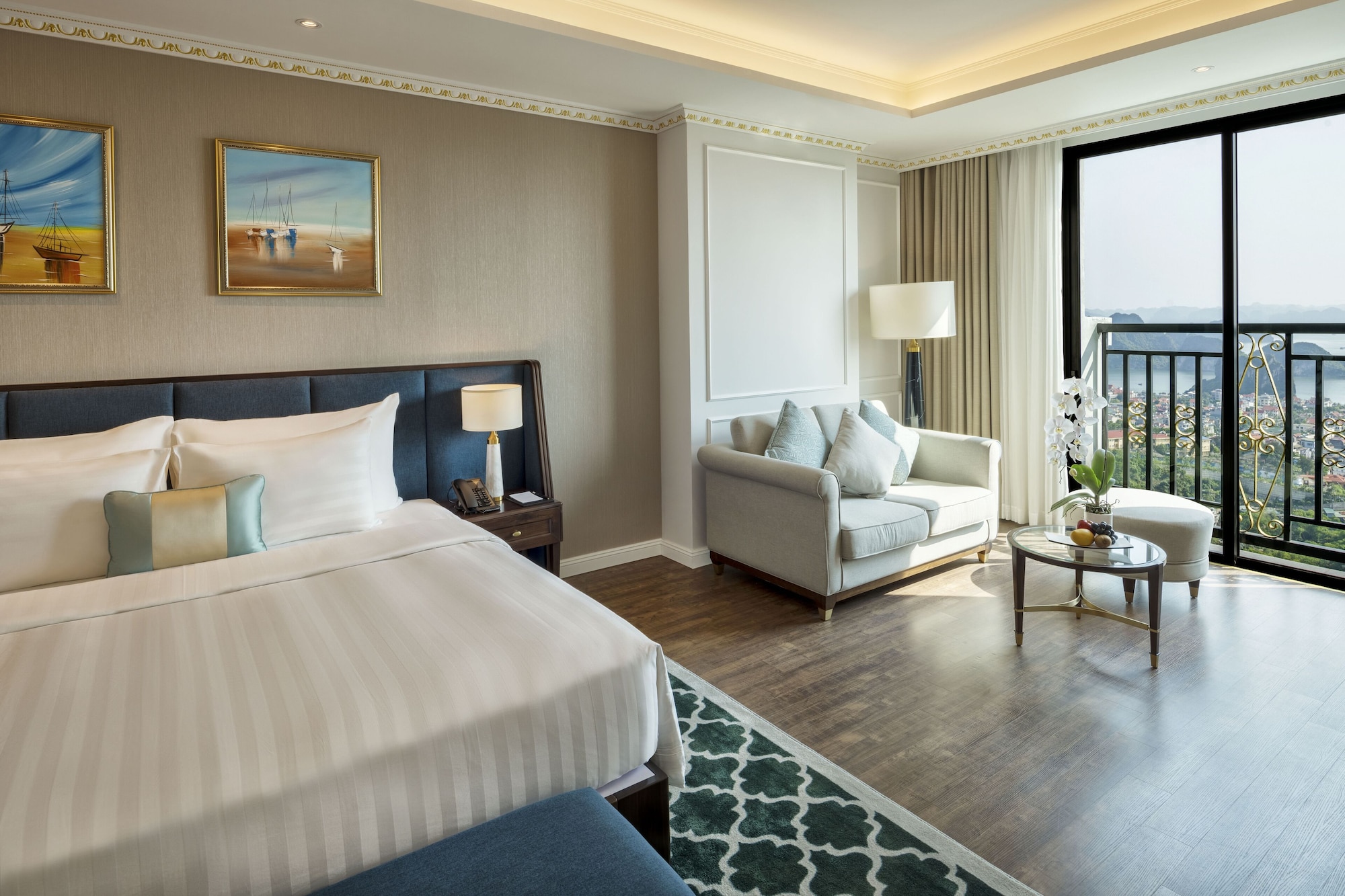 Club, King Bed, Bay View