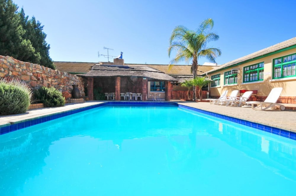 Oasis Country Lodge 3/36