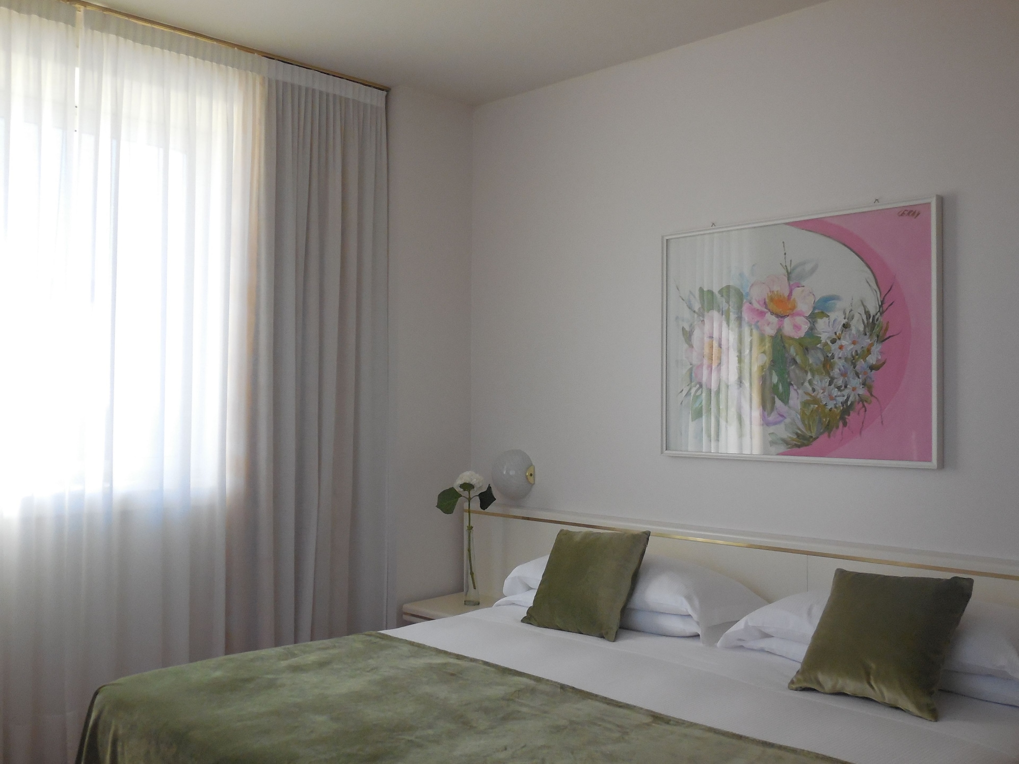 SUPERIOR, DOUBLE OR TWIN BED