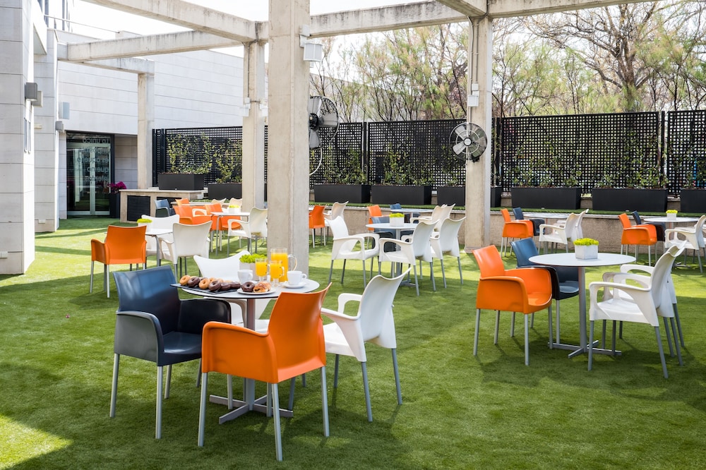 Hotel Tach Madrid Airport 37/59