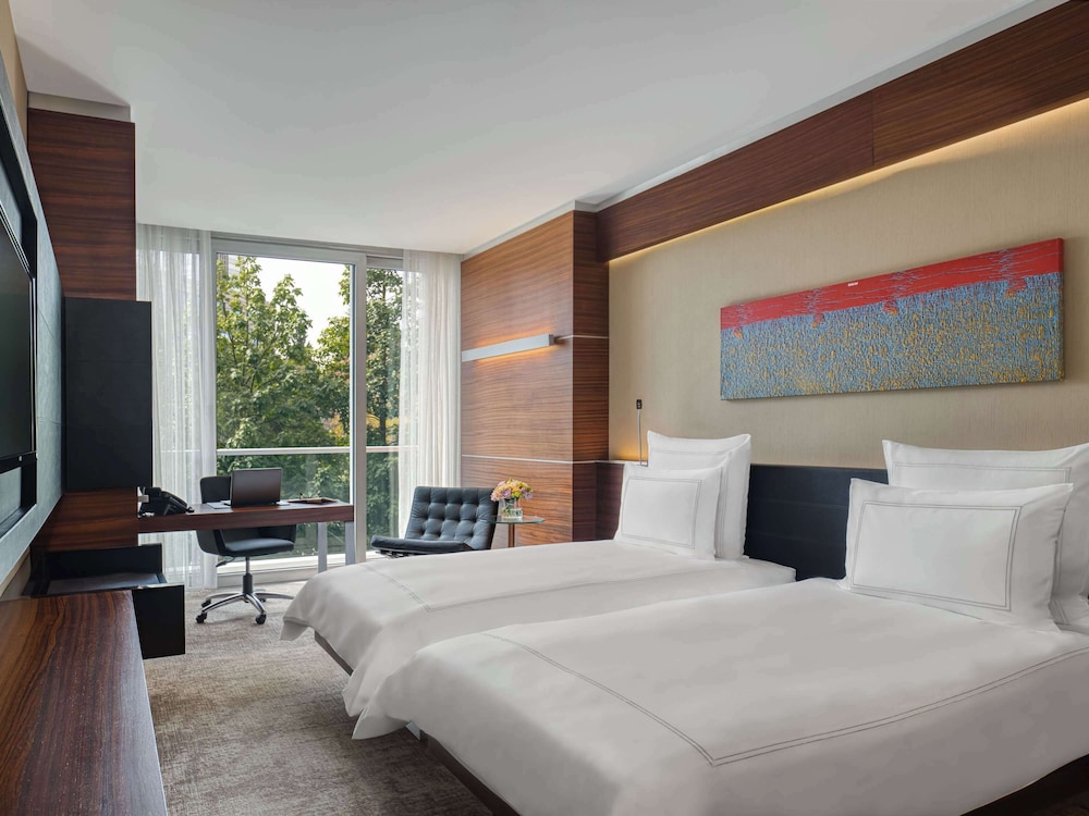 Swiss, Garden, Executive, Twin Beds