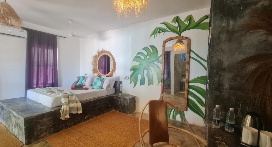 Deluxe, Double Bed, Lateral Side Sea View
