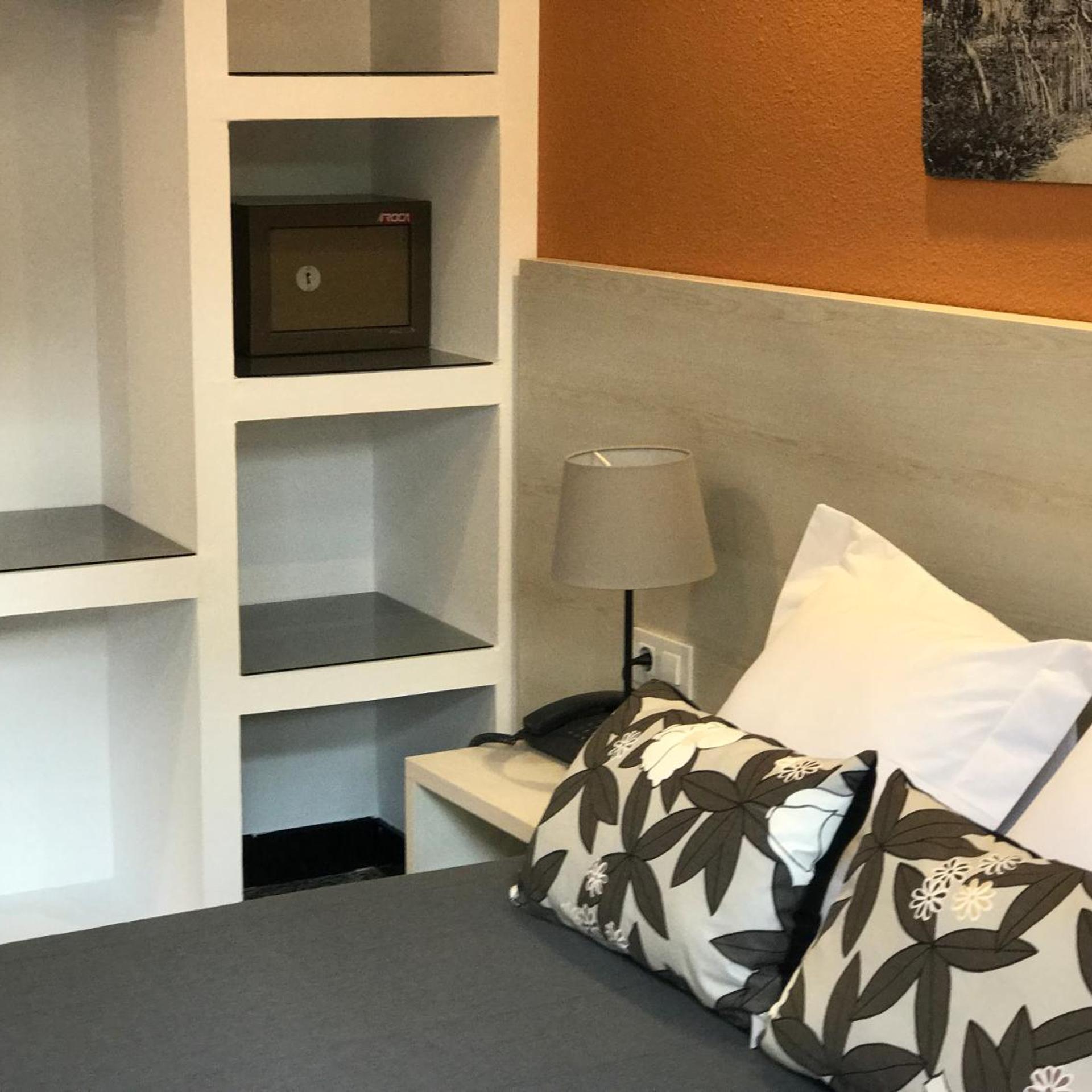 Room, Single