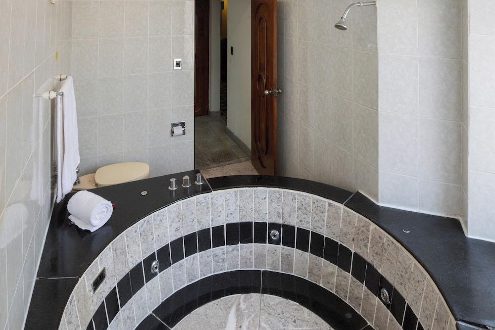 Hotel Escala Siglo XXI 50/50