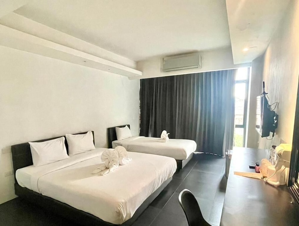 Azz Hotel 13/43