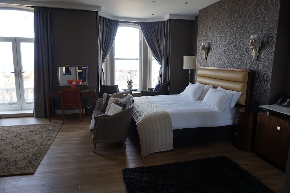 Halvard Hotel 9/50