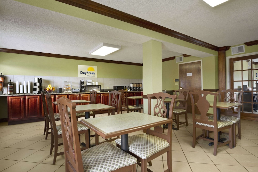 Days Inn by Wyndham Southaven MS 14/23