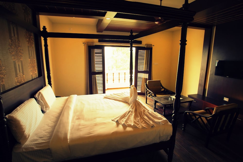 Premium, Triple, King Bed, Valley View
