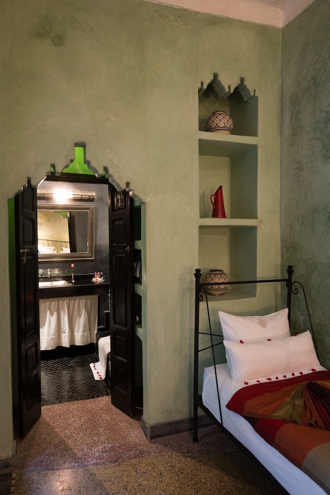 Riad Lhena 45/45