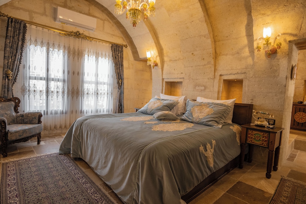 SUITE, QUEEN BED, TERRACE
