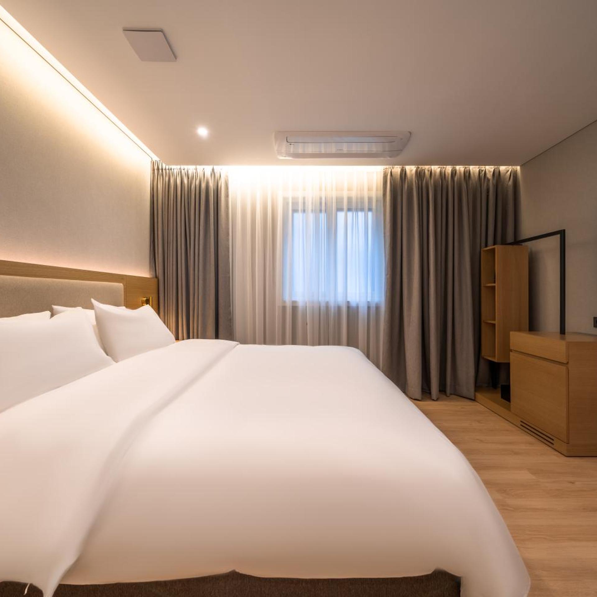 غرفة قياسية بسرير مزدوج، Comfort inn Yeouido 2/9