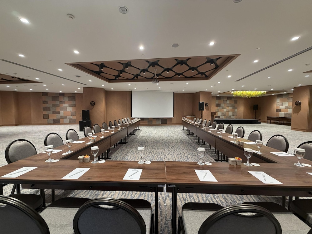 Radisson Hotel Istanbul Merter 41/48