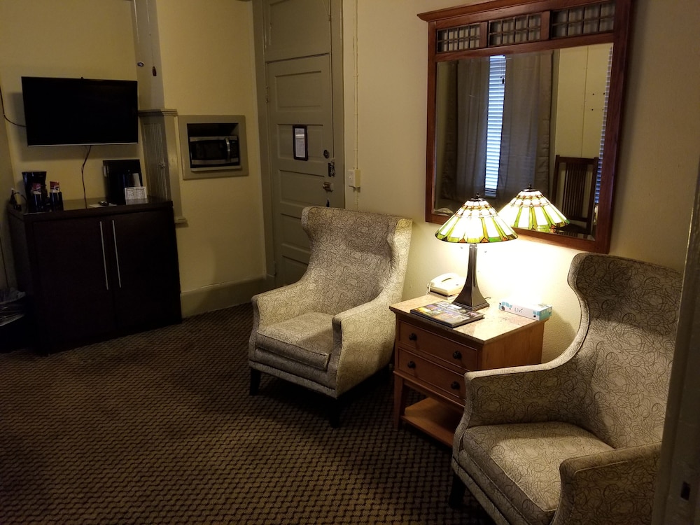 Basin Park Hotel 37/69