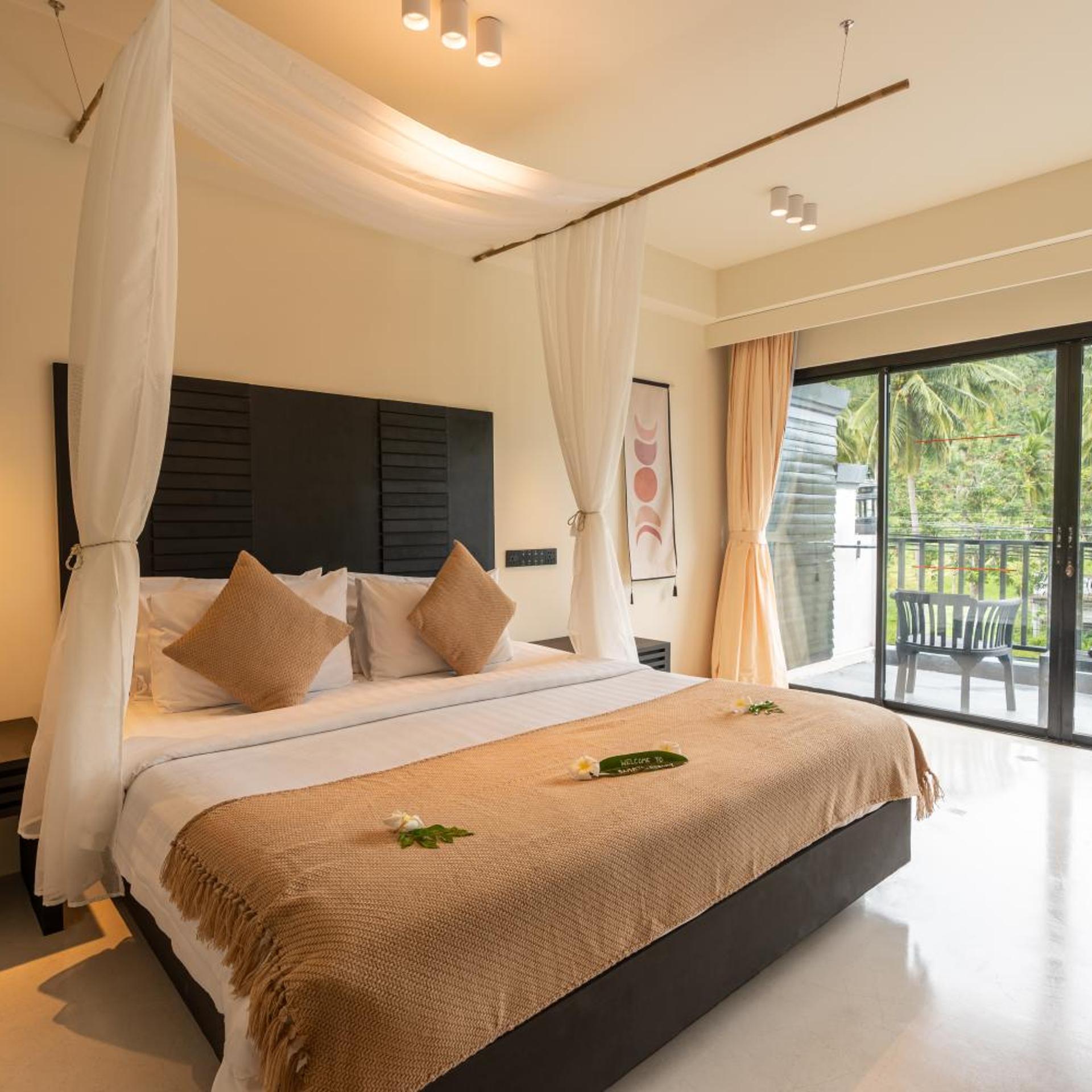 Superior, Double or Twin Bed, Road Side