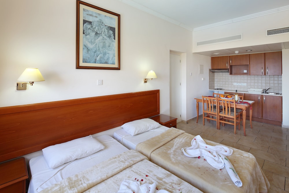 2 BEDROOMS, APARTMENT