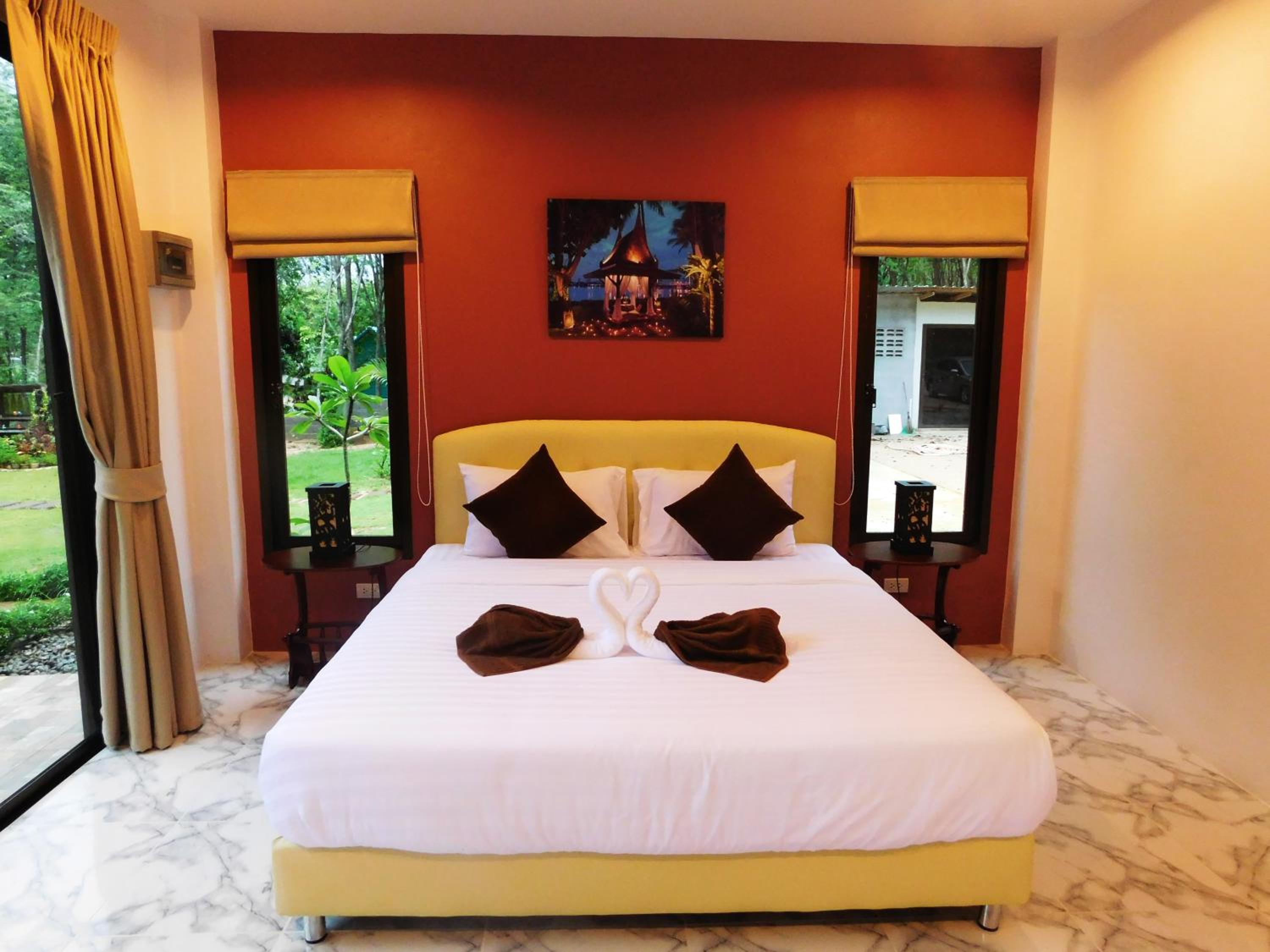 Phuket Sirinapha Resort 10/50