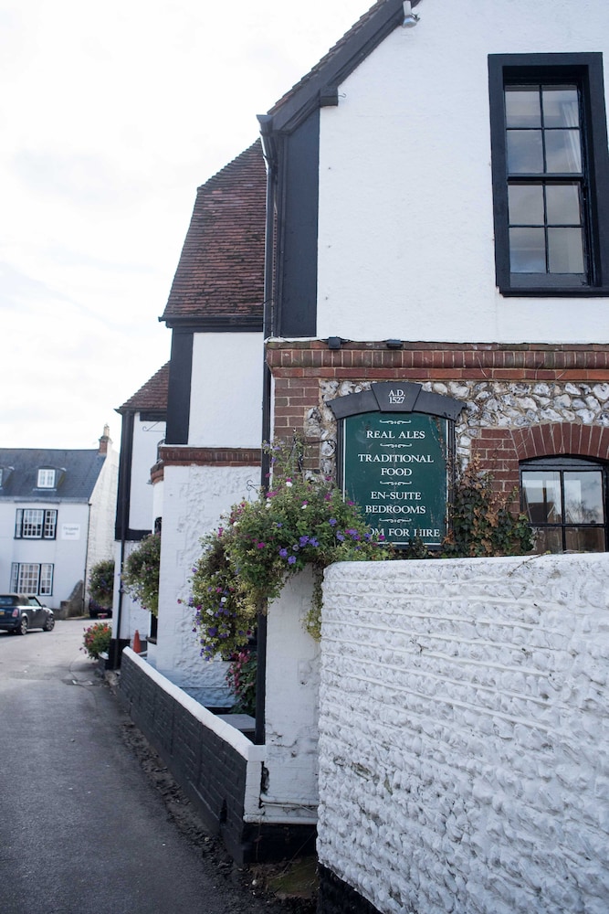 Village House Hotel - Inn 27/31