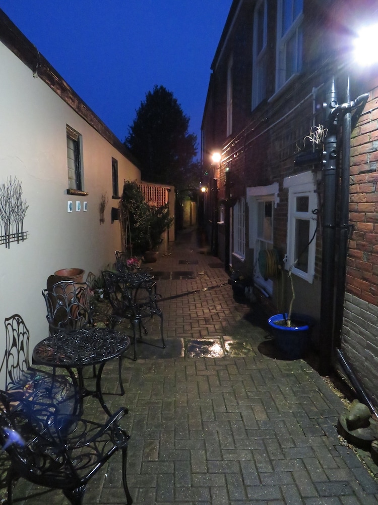 Newport Quay Bed And Breakfast 33/45