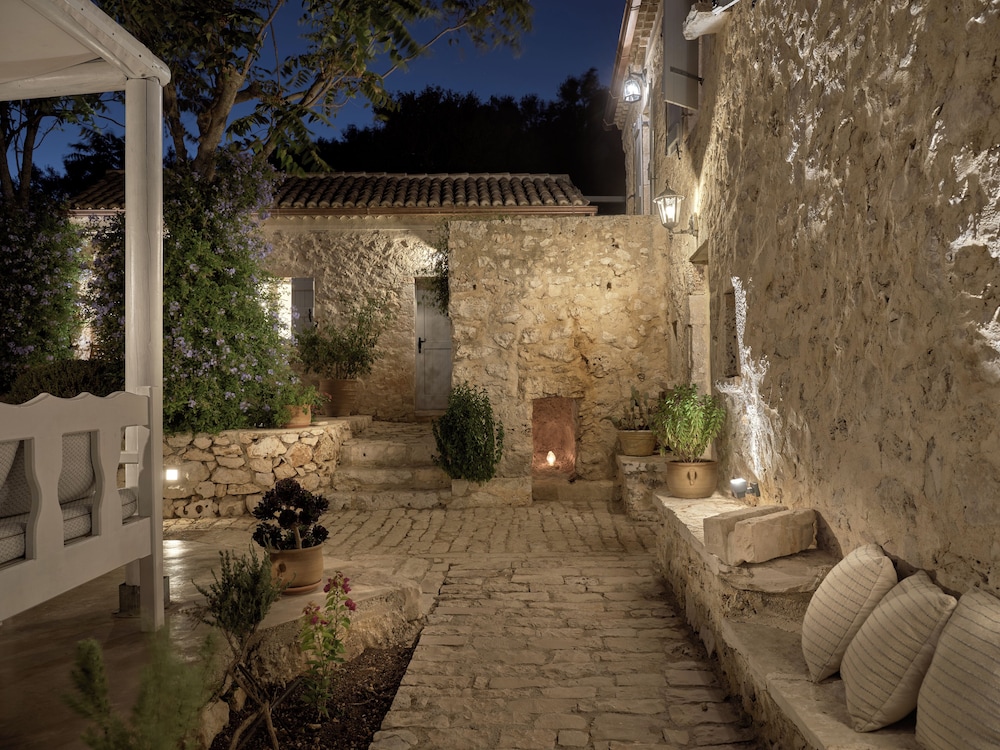 Aria Villa 16/50