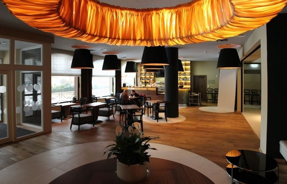 Hotel Restaurant Vetruse 56/65
