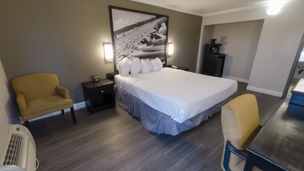 Super 8 by Wyndham Santa Cruz Beach 22/31
