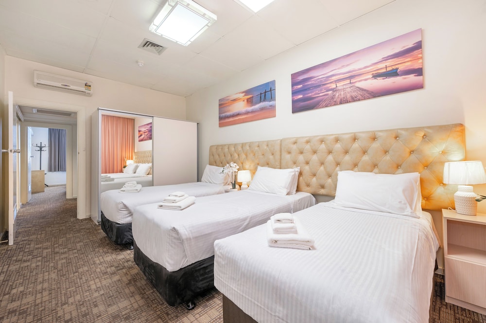 Adelaide Granada Motor Inn 25/65