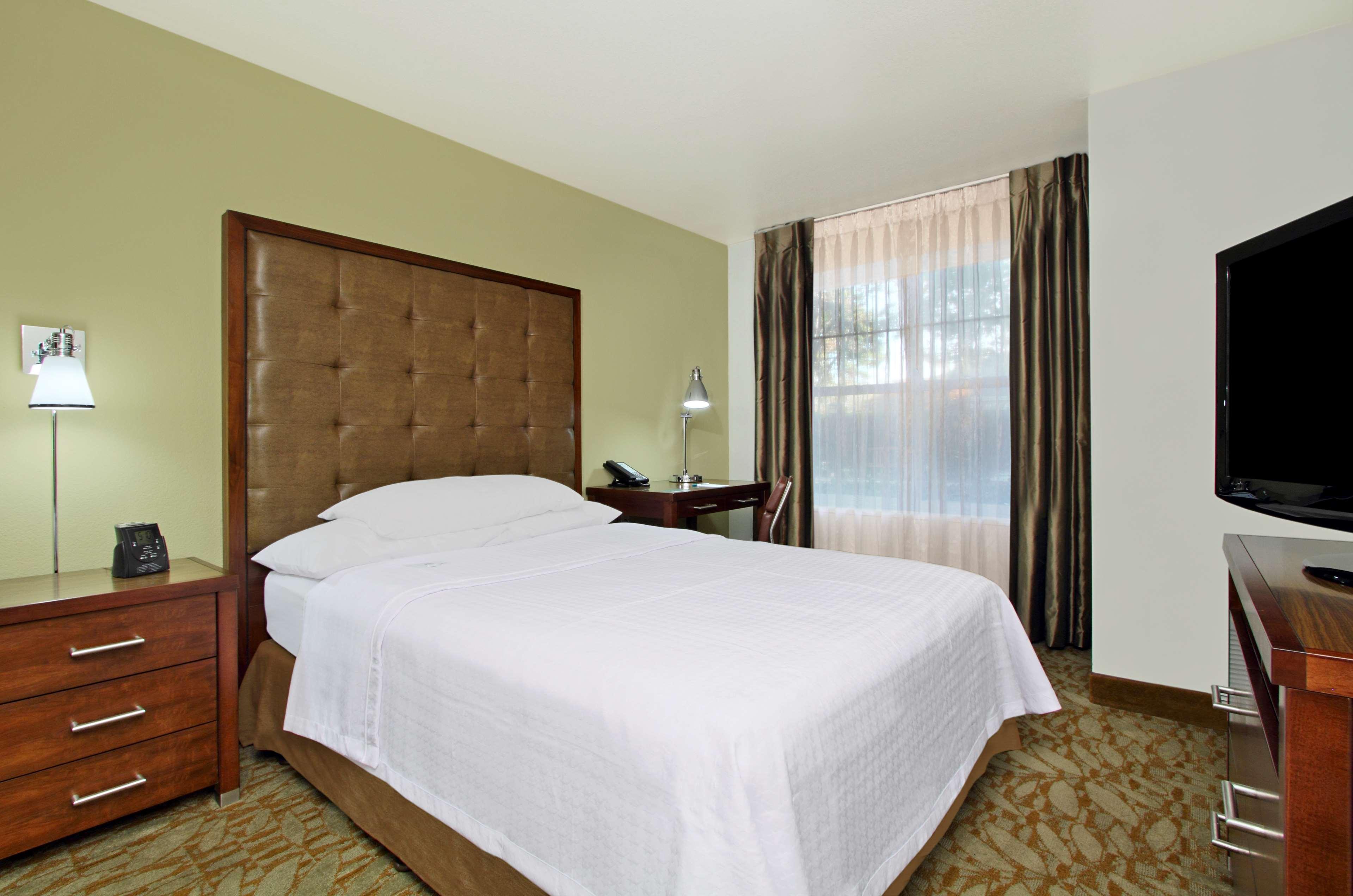 2 Bedrooms, Suite, 2 Queen Beds, 2 Bathrooms
