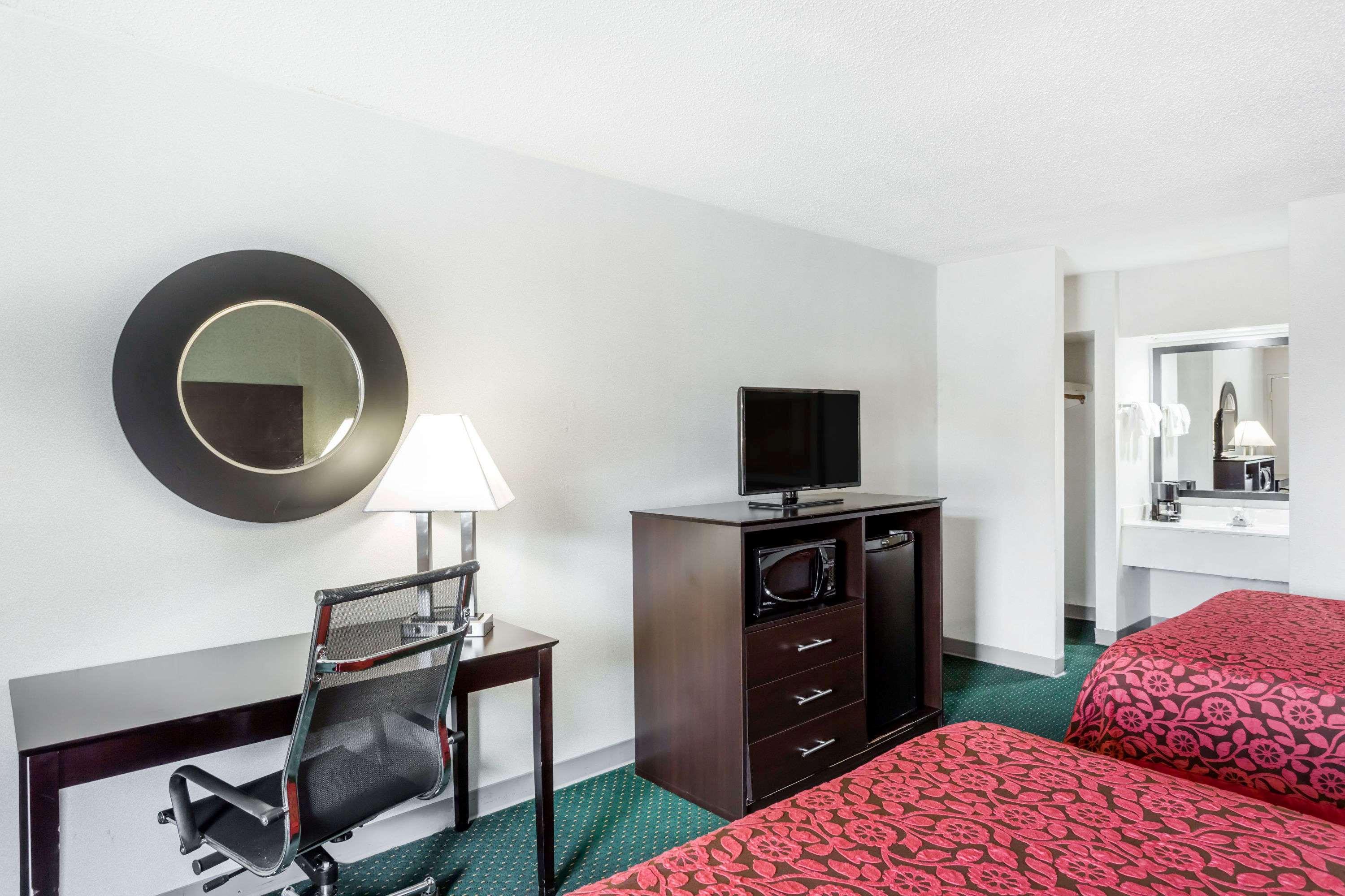 Days Inn by Wyndham Hendersonville 9/17