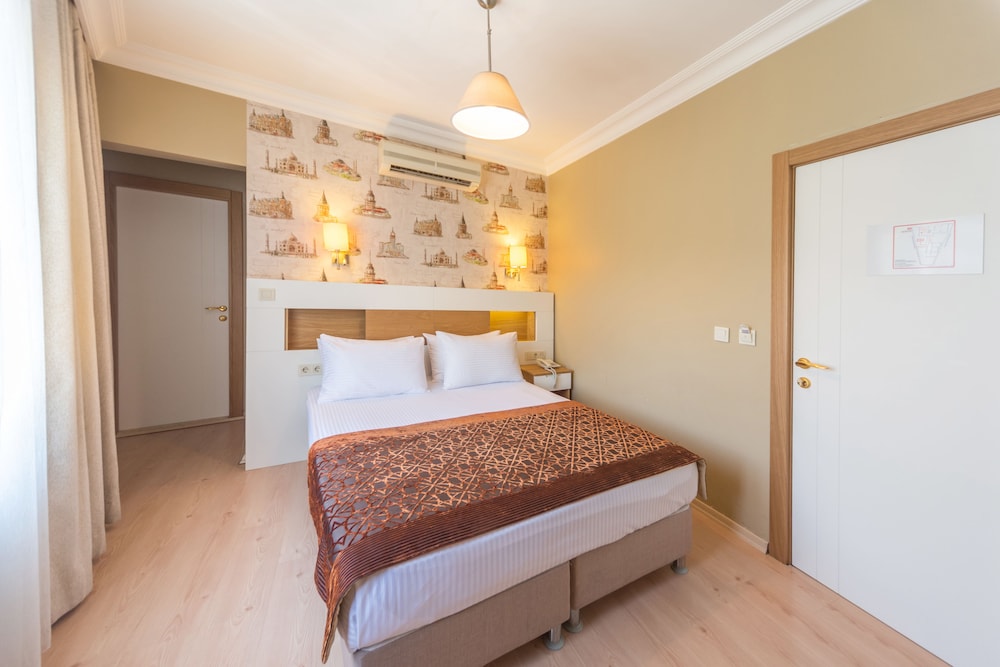 TAYA HATUN HOTEL 35/62