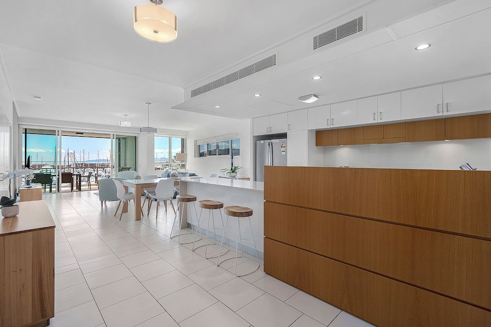 Peninsula Airlie Beach 10/50