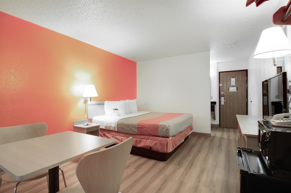 Motel6 Colby, KS 24/36