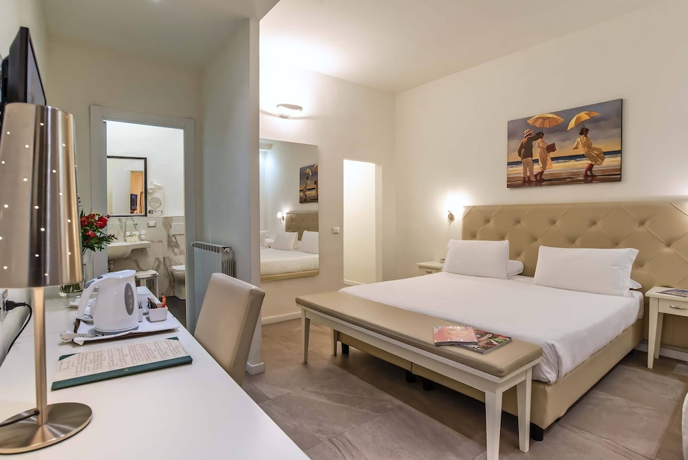 Hotel Accademia 18/56