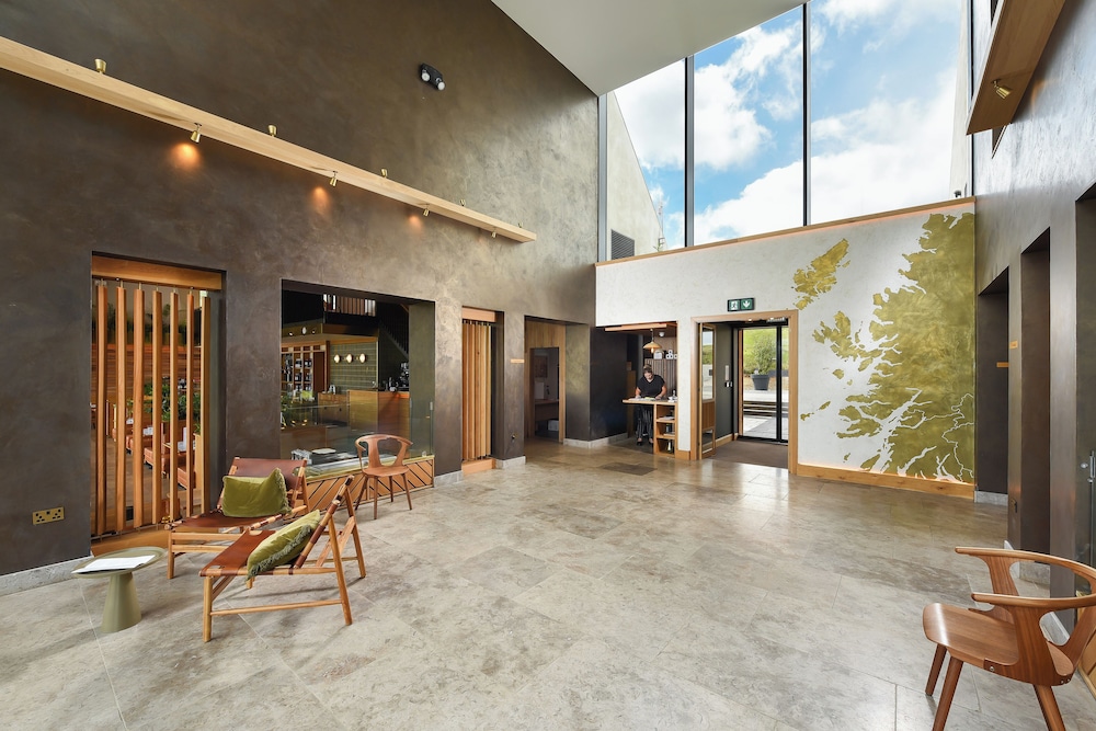 Bracken Hide Hotel 8/47