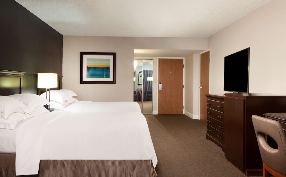 Compass Hotel Nassau Bay 11/65