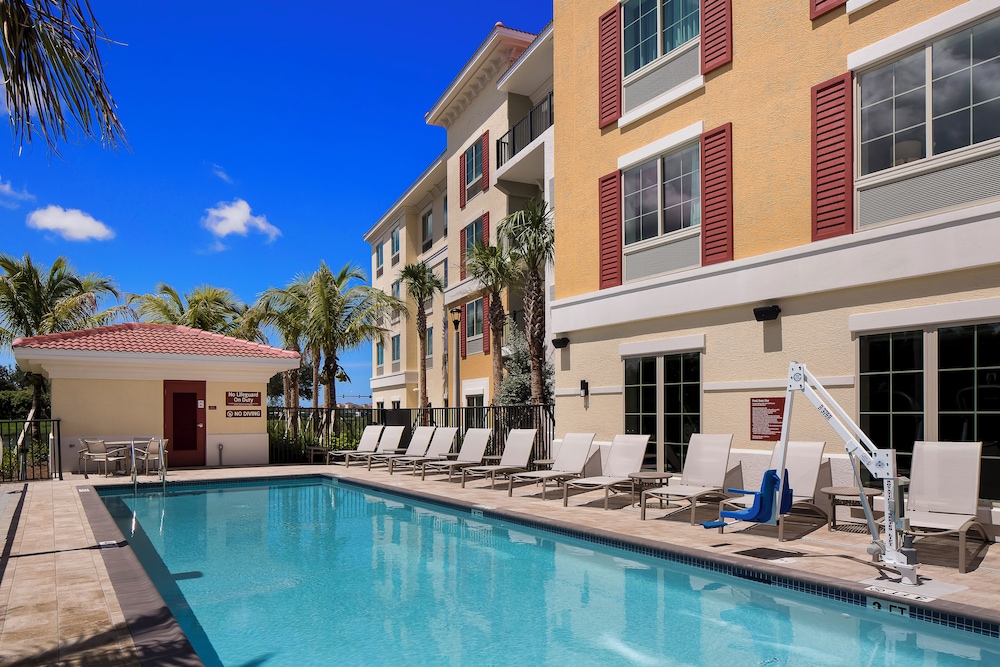 TOWNEPLACE SUITES BY MARRIOTT FORT MYERS ESTERO 4/50