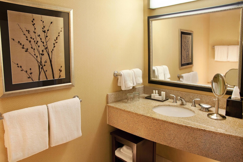 Courtyard by Marriott Seattle Bellevue/Downtown 8/38